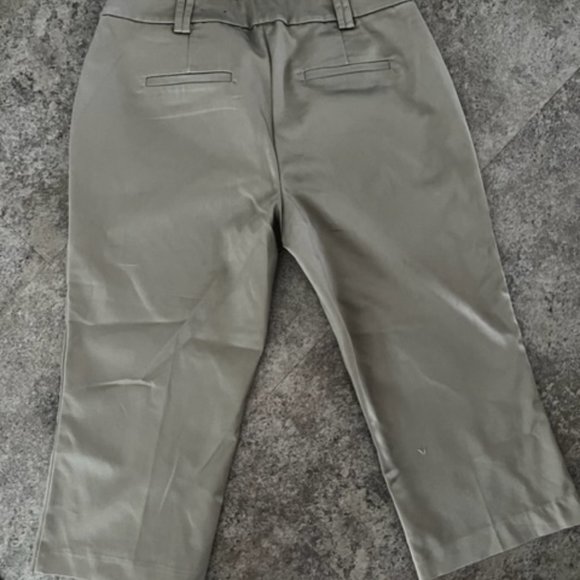 Rickis beige colored capris - Size 6 - Picture 2 of 2
